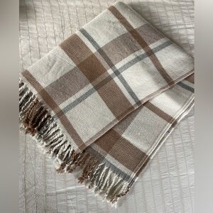 Abercrombie Women’s Plaid Shawl